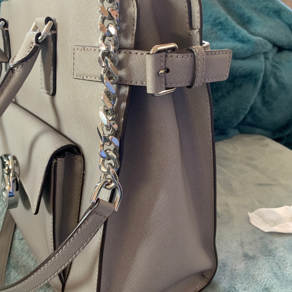 Michael Kors grey/ beige purse!